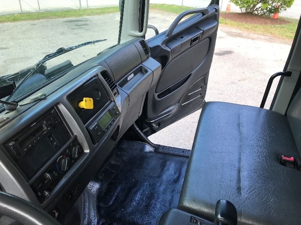 Refrigerated Truck-Light and Medium Duty Trucks-Hino-2019-338-Prince George-VA-210,648\n\t\tmiles-$ 32,000 - Image 19