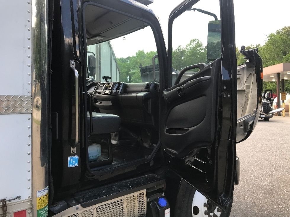 Refrigerated Truck-Light and Medium Duty Trucks-Hino-2019-338-Prince George-VA-210,648\n\t\tmiles-$ 32,000 - Image 20