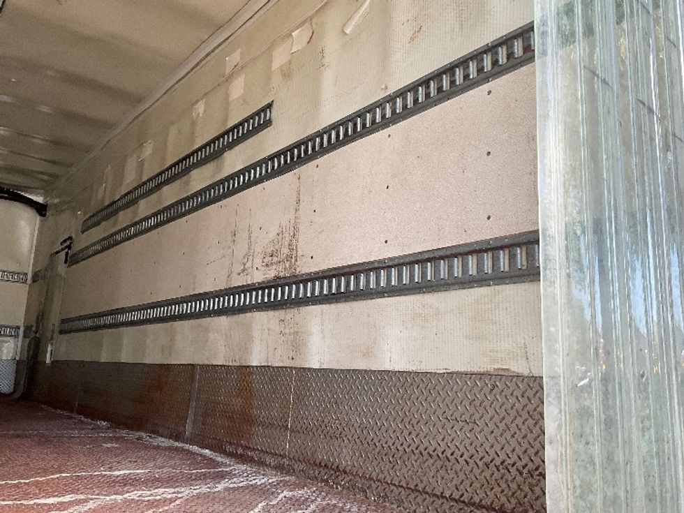 Refrigerated Truck-Light and Medium Duty Trucks-Hino-2019-338-Reading-PA-158,831\n\t\tmiles-$ 26,750 - Image 12