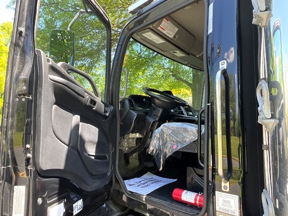 Refrigerated Truck-Light and Medium Duty Trucks-Hino-2019-338-Reading-PA-158,831\n\t\tmiles-$ 26,750 - Image 16