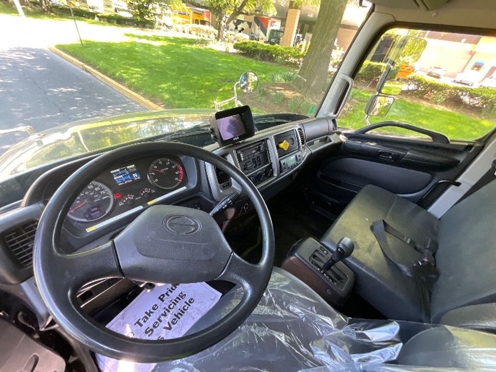 Refrigerated Truck-Light and Medium Duty Trucks-Hino-2019-338-Reading-PA-158,831\n\t\tmiles-$ 26,750 - Image 17