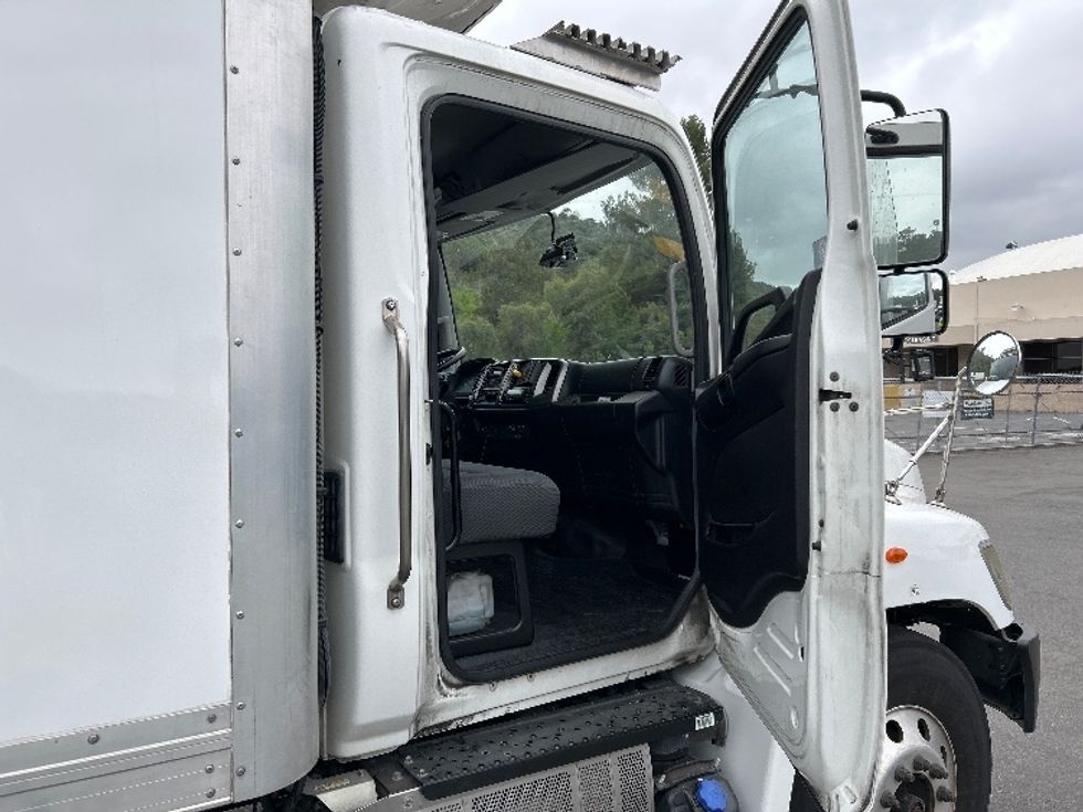 Refrigerated Truck-Light and Medium Duty Trucks-Hino-2019-338-San Diego-CA-85,111\n\t\tmiles-$ 57,000 - Image 17