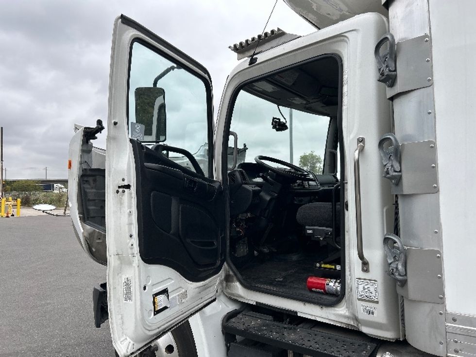 Refrigerated Truck-Light and Medium Duty Trucks-Hino-2019-338-San Diego-CA-85,111\n\t\tmiles-$ 57,000 - Image 20