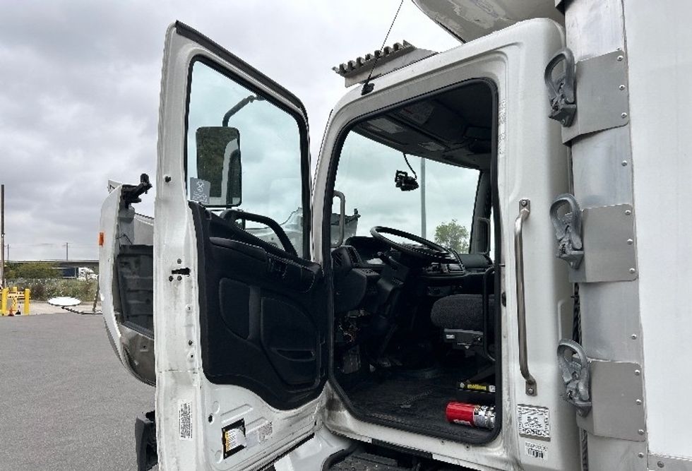 Refrigerated Truck-Light and Medium Duty Trucks-Hino-2019-338-San Diego-CA-85,160\n\t\tmiles-$ 50,750 - Image 19