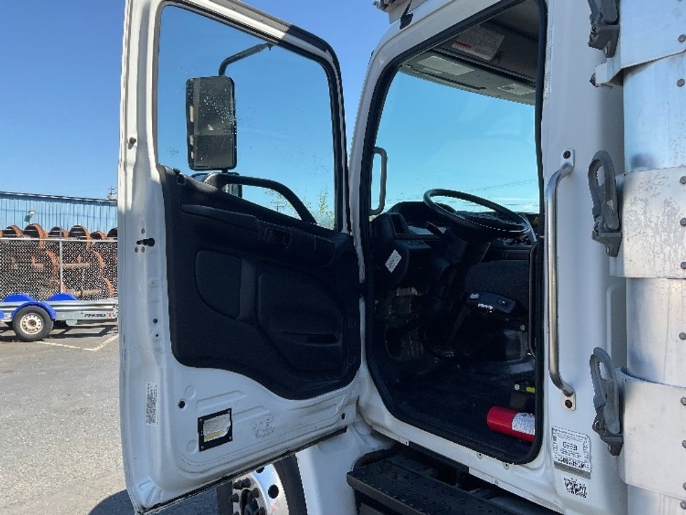 Refrigerated Truck-Light and Medium Duty Trucks-Hino-2019-338-Tacoma-WA-168,565\n\t\tmiles-$ 39,250 - Image 16