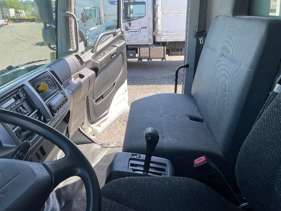 Refrigerated Truck-Light and Medium Duty Trucks-Hino-2019-338-Tacoma-WA-168,565\n\t\tmiles-$ 39,250 - Image 19
