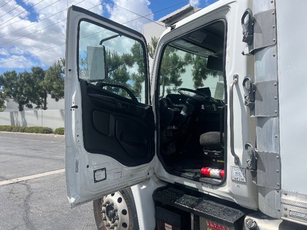 Refrigerated Truck-Light and Medium Duty Trucks-Hino-2019-338-Torrance-CA-100,648\n\t\tmiles-$ 56,750 - Image 17