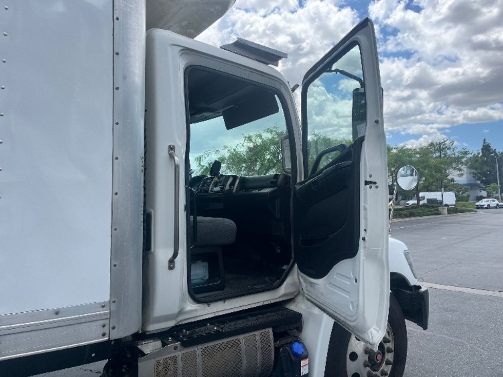 Refrigerated Truck-Light and Medium Duty Trucks-Hino-2019-338-Torrance-CA-100,648\n\t\tmiles-$ 56,750 - Image 20