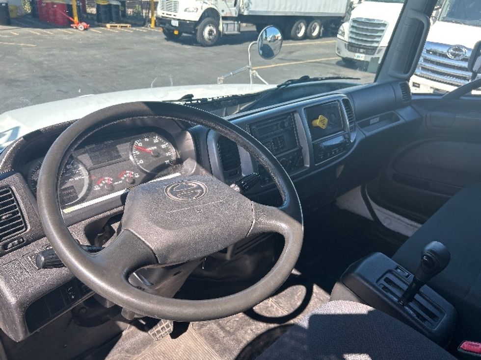 Refrigerated Truck-Light and Medium Duty Trucks-Hino-2019-338-Torrance-CA-101,374\n\t\tmiles-$ 55,250 - Image 17