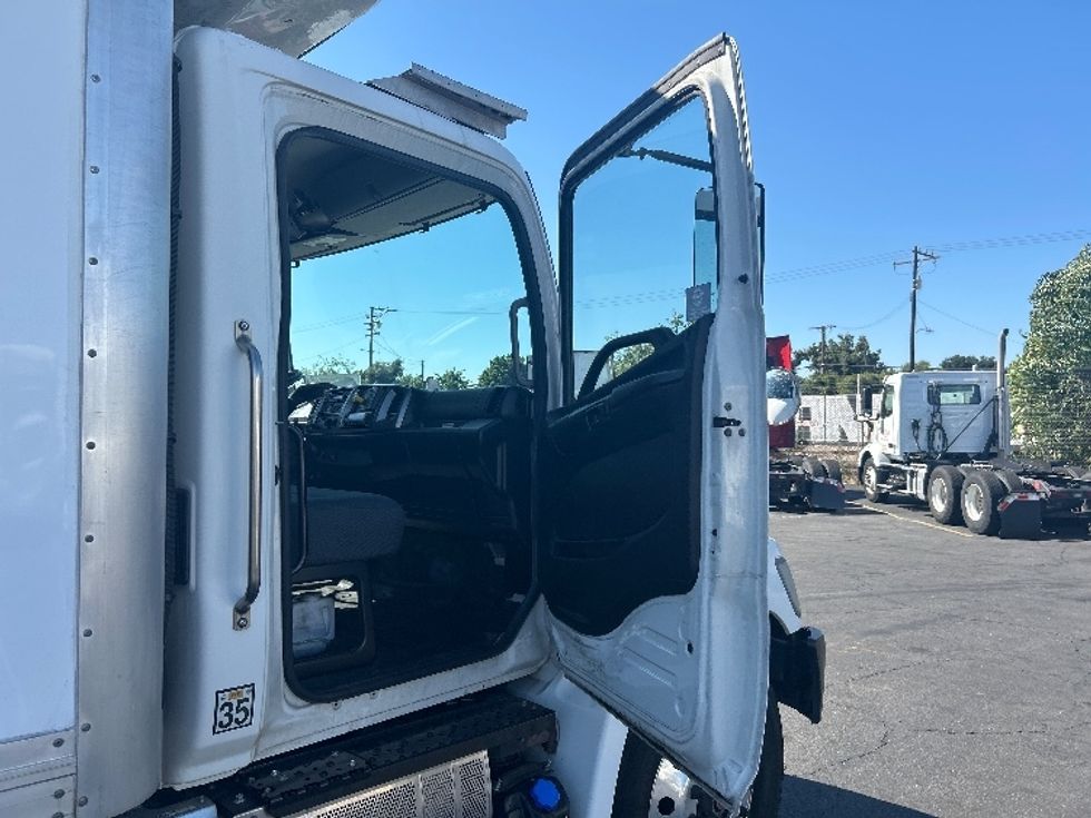 Refrigerated Truck-Light and Medium Duty Trucks-Hino-2019-338-Torrance-CA-101,374\n\t\tmiles-$ 55,250 - Image 20