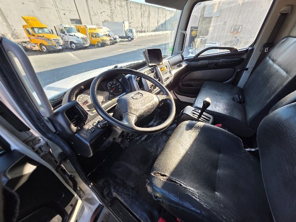 Refrigerated Truck-Light and Medium Duty Trucks-Hino-2019-338-Torrance-CA-204,202\n\t\tmiles-$ 38,500 - Image 16