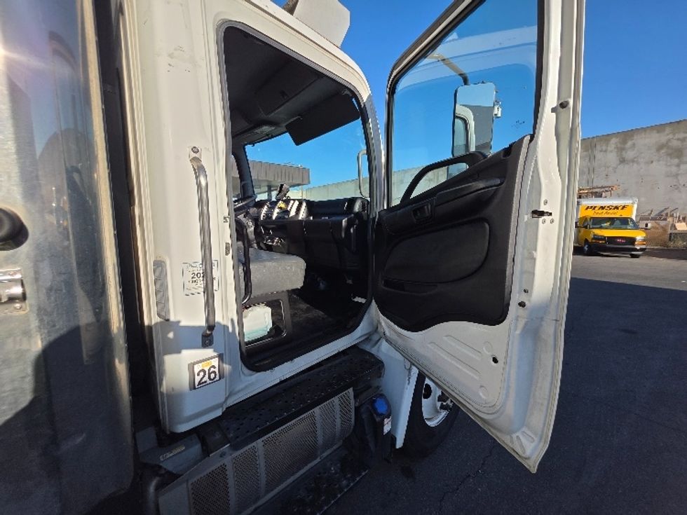 Refrigerated Truck-Light and Medium Duty Trucks-Hino-2019-338-Torrance-CA-204,202\n\t\tmiles-$ 38,500 - Image 19
