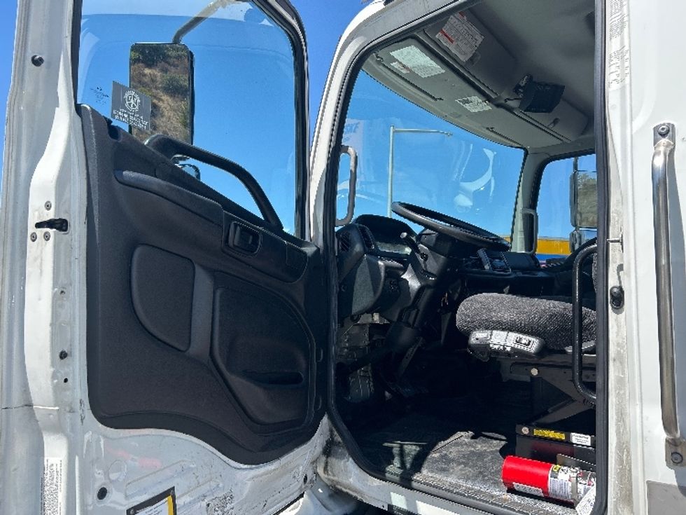 Refrigerated Truck-Light and Medium Duty Trucks-Hino-2019-338-Torrance-CA-88,948\n\t\tmiles-$ 58,000 - Image 16