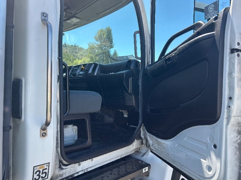 Refrigerated Truck-Light and Medium Duty Trucks-Hino-2019-338-Torrance-CA-88,948\n\t\tmiles-$ 58,000 - Image 20