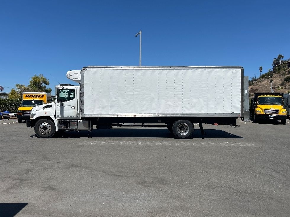 Refrigerated Truck-Light and Medium Duty Trucks-Hino-2019-338-Torrance-CA-88,948\n\t\tmiles-$ 58,000 - Image 4