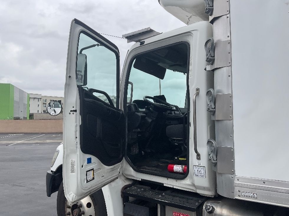 Refrigerated Truck-Light and Medium Duty Trucks-Hino-2019-338-Torrance-CA-99,743\n\t\tmiles-$ 57,250 - Image 16