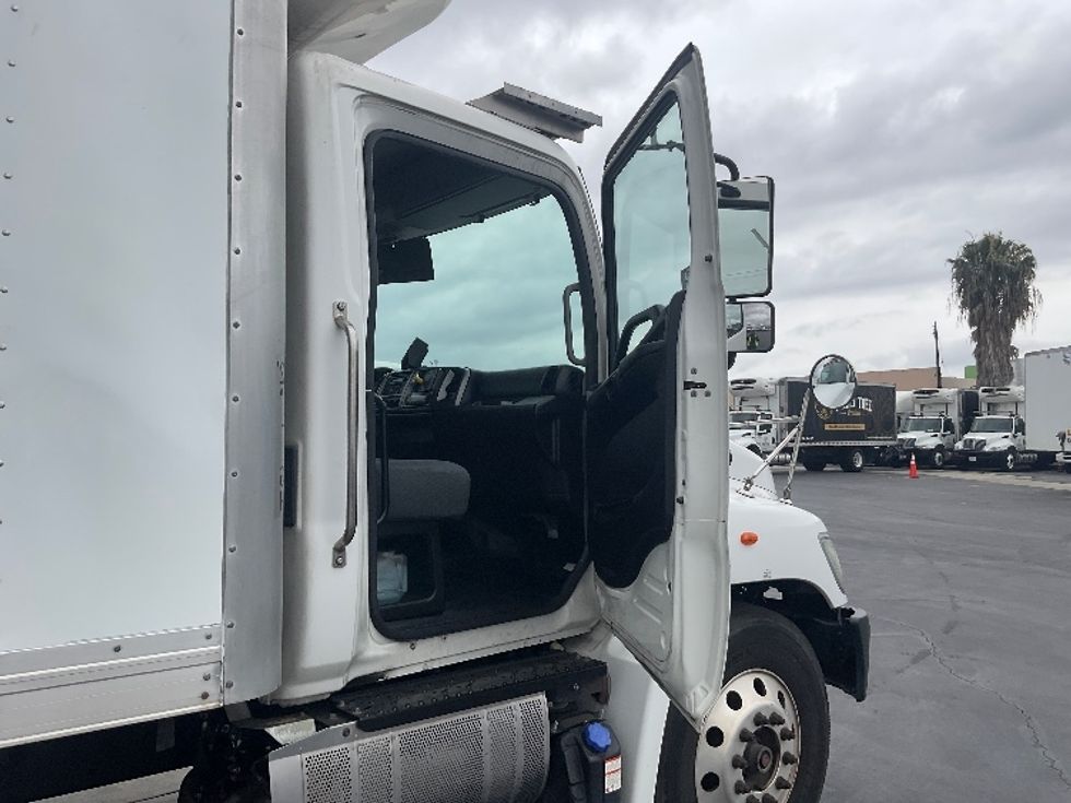 Refrigerated Truck-Light and Medium Duty Trucks-Hino-2019-338-Torrance-CA-99,743\n\t\tmiles-$ 57,250 - Image 20