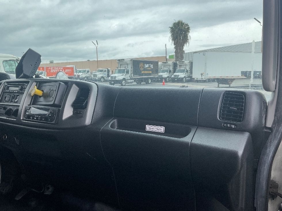 Refrigerated Truck-Light and Medium Duty Trucks-Hino-2019-338-Torrance-CA-99,743\n\t\tmiles-$ 57,250 - Image 21