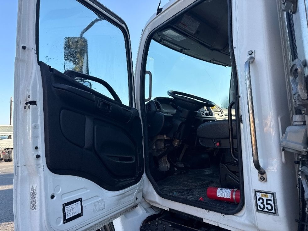 Refrigerated Truck-Light and Medium Duty Trucks-Hino-2019-338-West Sacramento-CA-243,140\n\t\tmiles-$ 27,000 - Image 16
