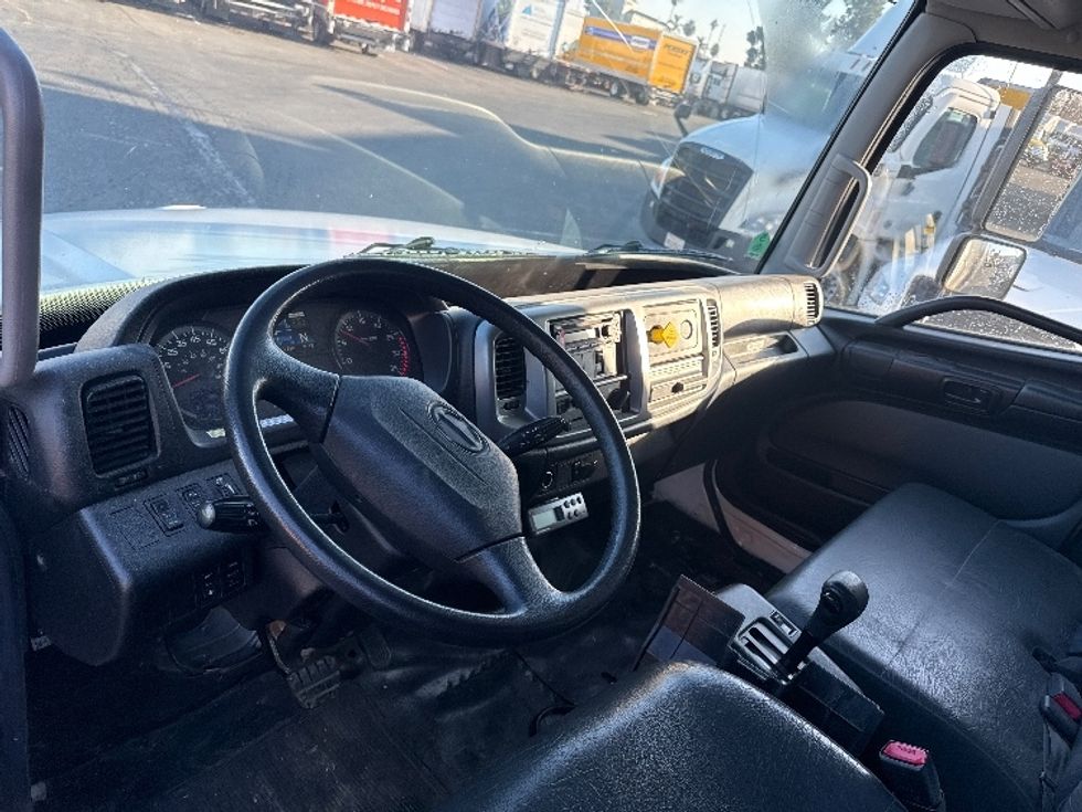 Refrigerated Truck-Light and Medium Duty Trucks-Hino-2019-338-West Sacramento-CA-243,140\n\t\tmiles-$ 27,000 - Image 17