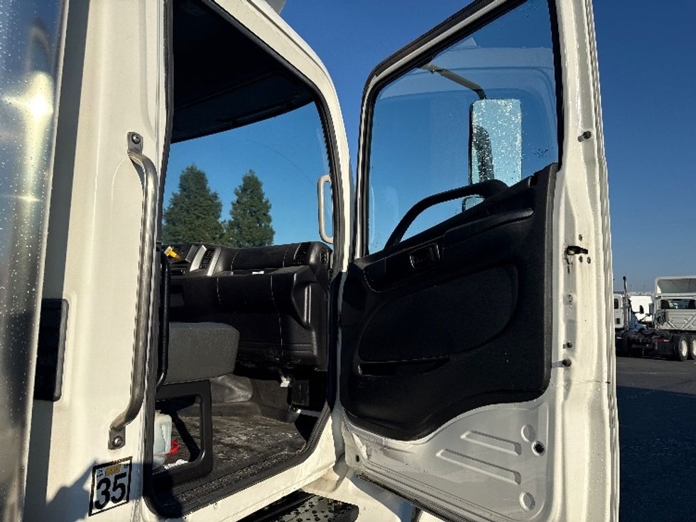Refrigerated Truck-Light and Medium Duty Trucks-Hino-2019-338-West Sacramento-CA-243,140\n\t\tmiles-$ 27,000 - Image 20