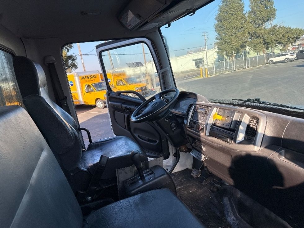 Refrigerated Truck-Light and Medium Duty Trucks-Hino-2019-338-West Sacramento-CA-243,140\n\t\tmiles-$ 27,000 - Image 22