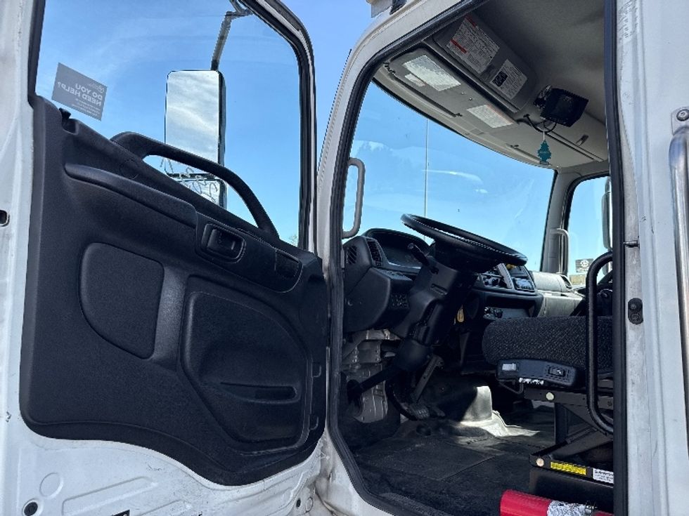 Refrigerated Truck-Light and Medium Duty Trucks-Hino-2019-338-West Valley City-UT-119,835\n\t\tmiles-$ 55,250 - Image 16