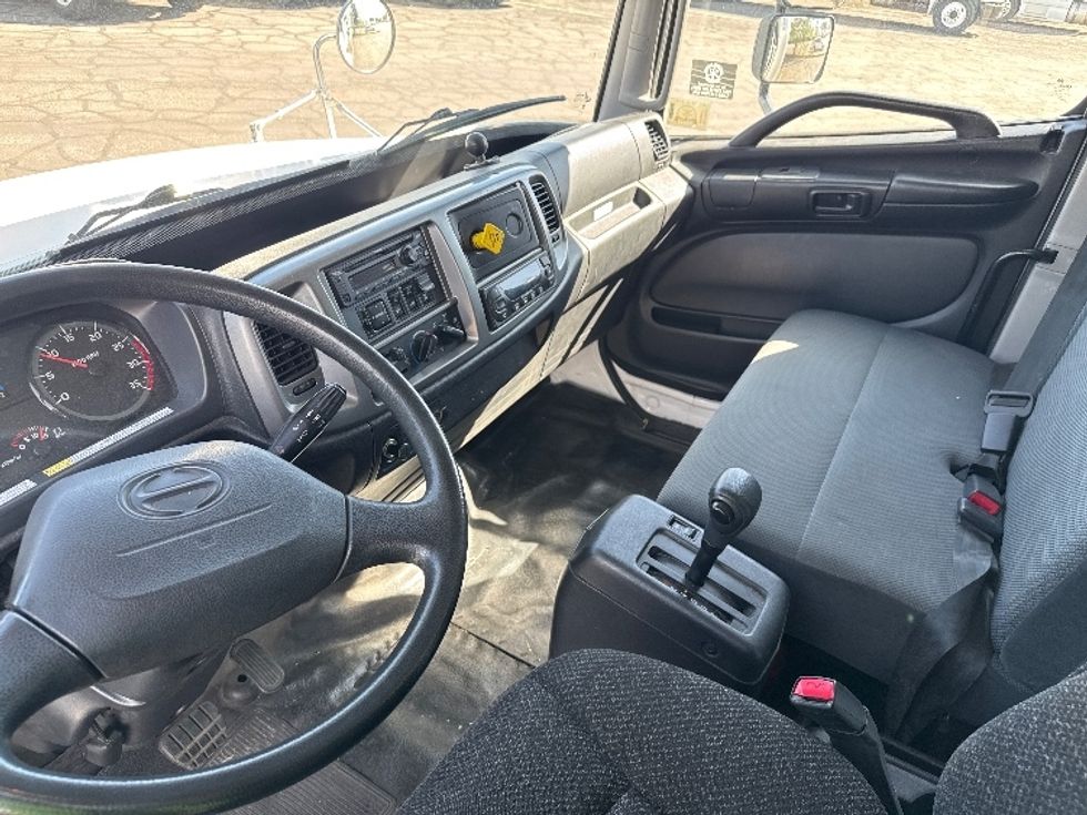 Refrigerated Truck-Light and Medium Duty Trucks-Hino-2019-338-West Valley City-UT-119,835\n\t\tmiles-$ 55,250 - Image 17
