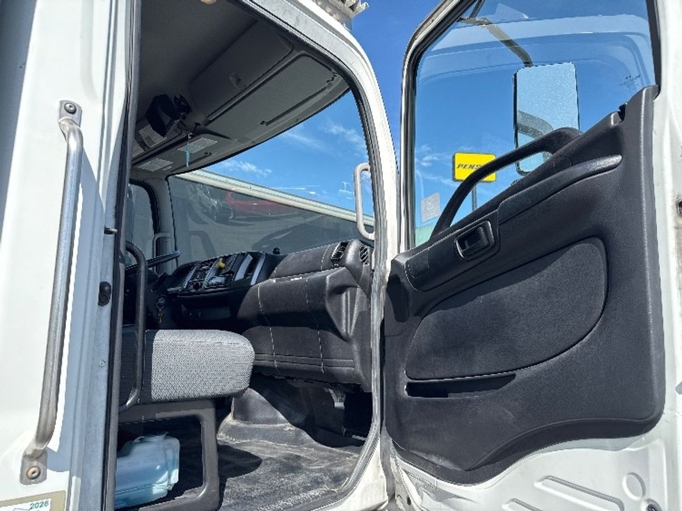 Refrigerated Truck-Light and Medium Duty Trucks-Hino-2019-338-West Valley City-UT-119,835\n\t\tmiles-$ 55,250 - Image 20