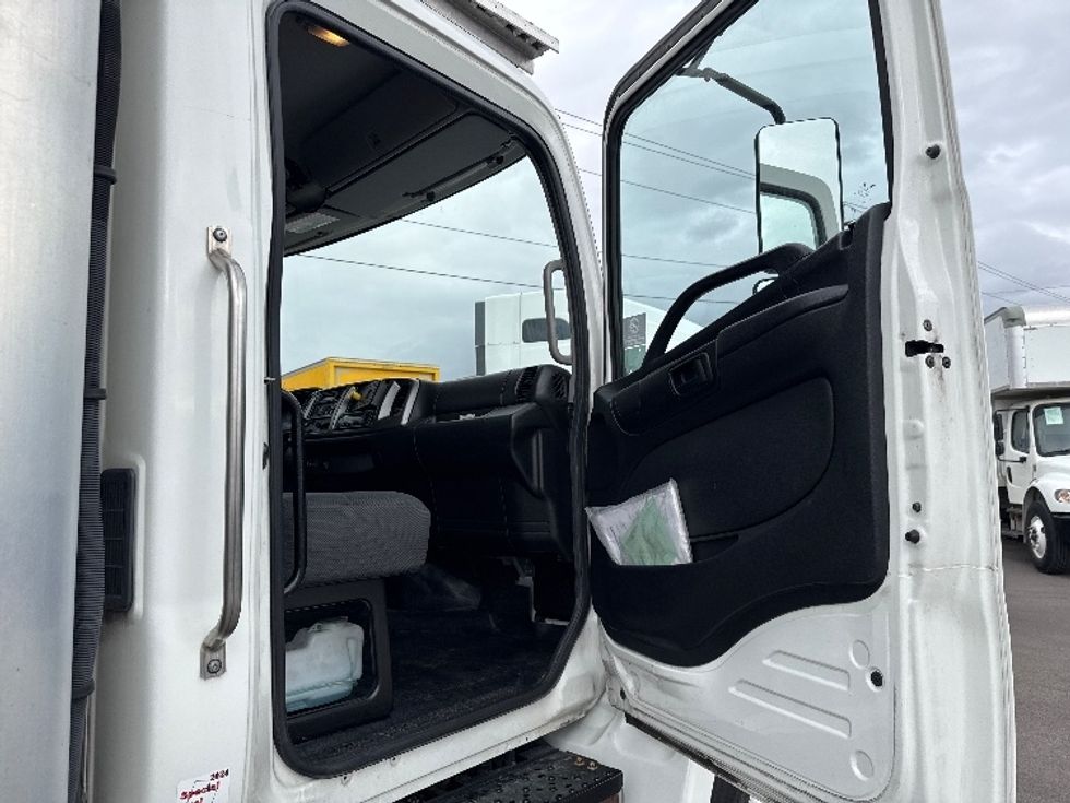Refrigerated Truck-Light and Medium Duty Trucks-Hino-2019-338-West Valley City-UT-73,957\n\t\tmiles-$ 61,250 - Image 20