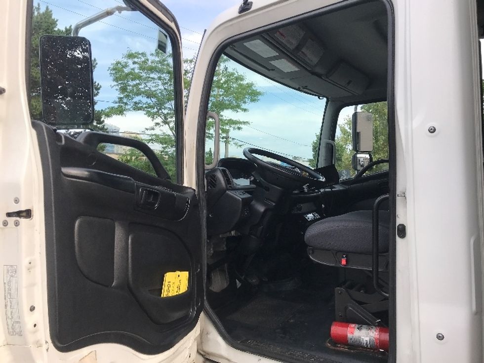 Refrigerated Truck-Light and Medium Duty Trucks-Hino-2019-358-Mississauga-ON-103,224\n\t\tkm-$ 74,250 - Image 16