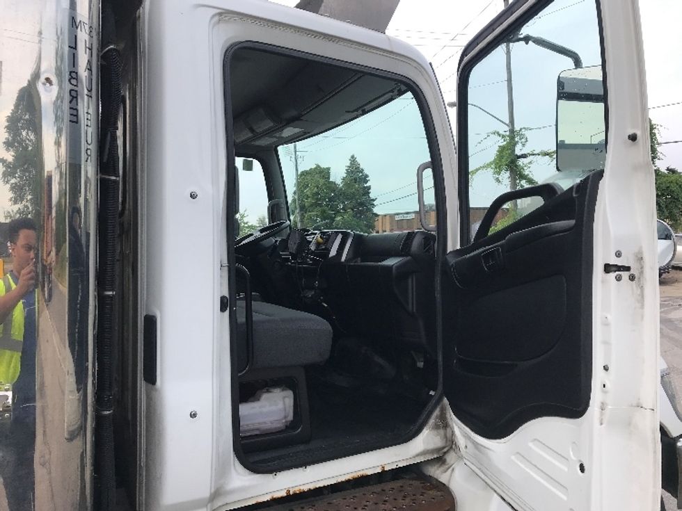Refrigerated Truck-Light and Medium Duty Trucks-Hino-2019-358-Mississauga-ON-103,224\n\t\tkm-$ 74,250 - Image 20