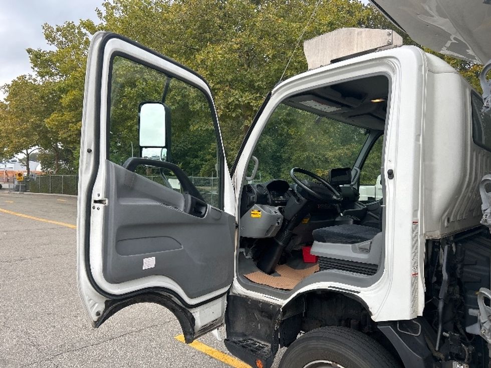 Refrigerated Truck-Light and Medium Duty Trucks-Hino-2020-195-Abbotsford-BC-181,888\n\t\tkm-$ 67,250 - Image 16