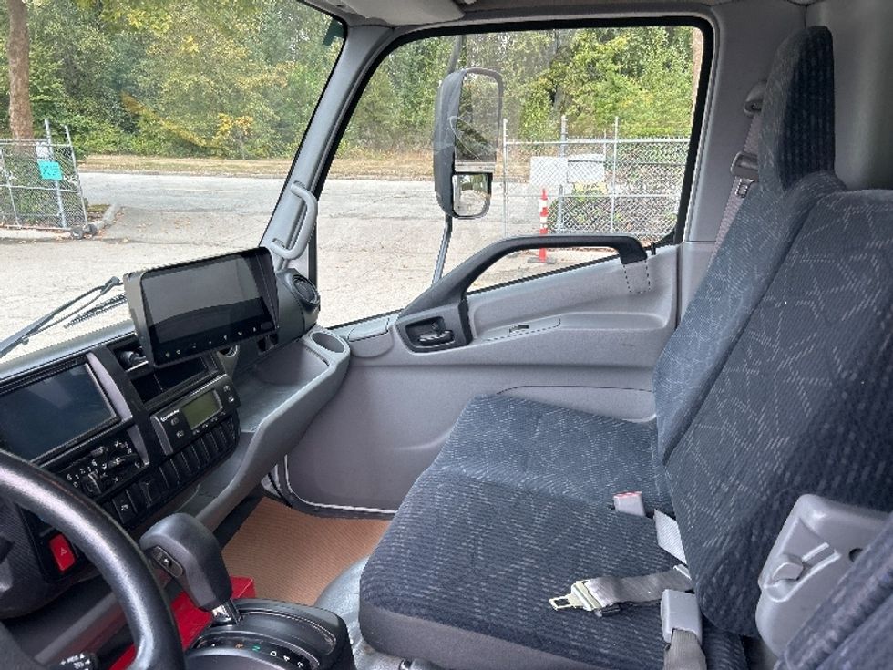Refrigerated Truck-Light and Medium Duty Trucks-Hino-2020-195-Abbotsford-BC-181,888\n\t\tkm-$ 67,250 - Image 19