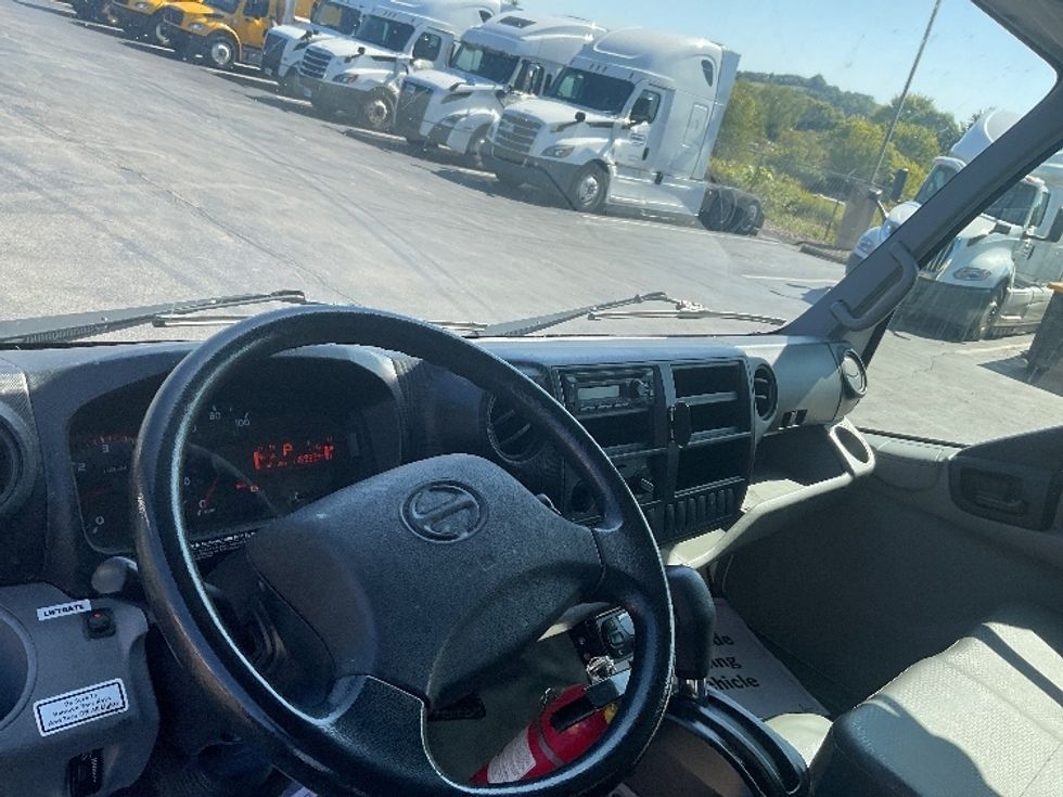 Refrigerated Truck-Light and Medium Duty Trucks-Hino-2020-195-Akron-OH-124,462\n\t\tmiles-$ 53,750 - Image 11