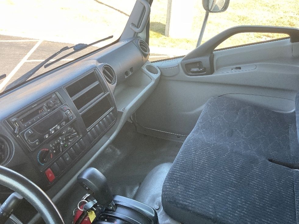 Refrigerated Truck-Light and Medium Duty Trucks-Hino-2020-195-Akron-OH-128,149\n\t\tmiles-$ 47,250 - Image 19