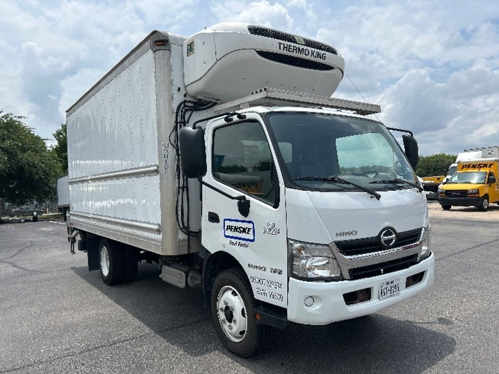 Refrigerated Truck-Light and Medium Duty Trucks-Hino-2020-195-Austin-TX-91,517\n\t\tmiles-$ 57,500 - Image 1