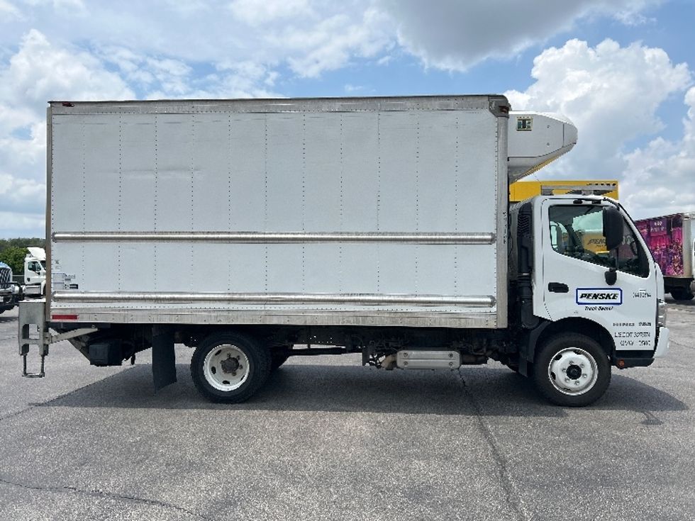 Refrigerated Truck-Light and Medium Duty Trucks-Hino-2020-195-Austin-TX-91,517\n\t\tmiles-$ 57,500 - Image 15