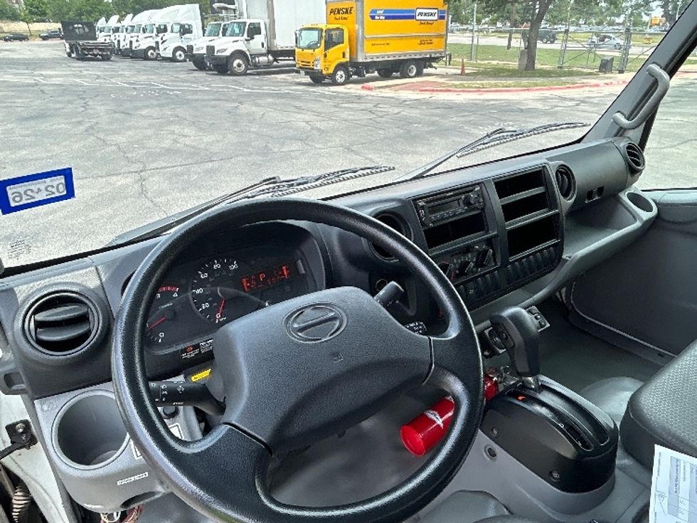 Refrigerated Truck-Light and Medium Duty Trucks-Hino-2020-195-Austin-TX-91,517\n\t\tmiles-$ 57,500 - Image 17