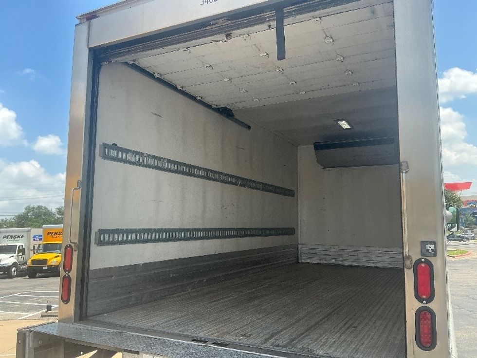 Refrigerated Truck-Light and Medium Duty Trucks-Hino-2020-195-Austin-TX-92,372\n\t\tmiles-$ 56,000 - Image 11