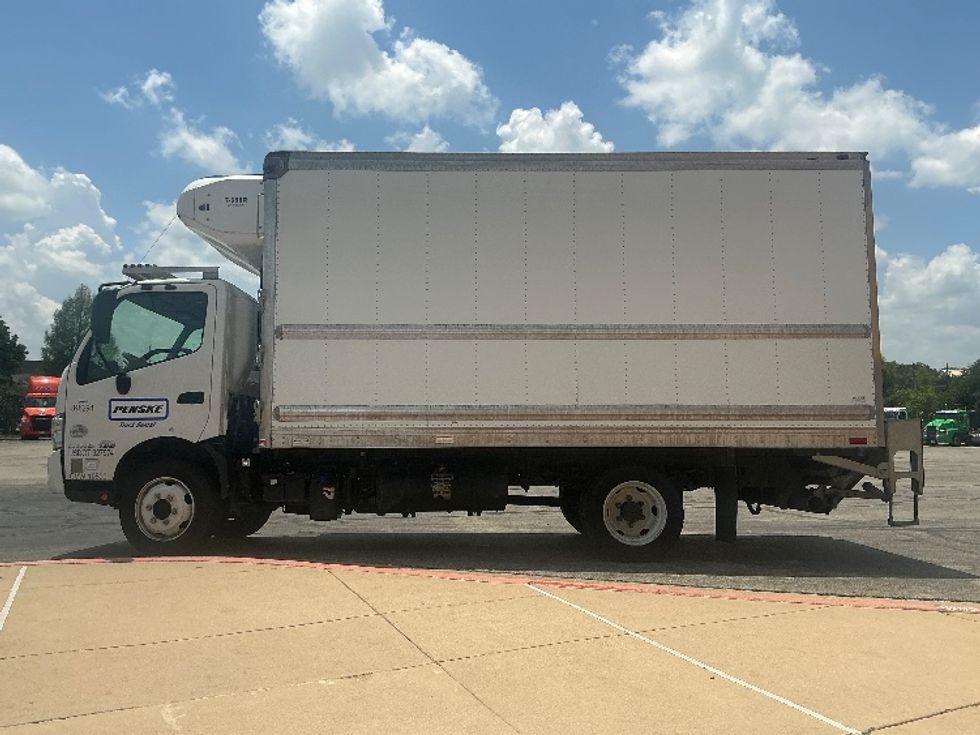Refrigerated Truck-Light and Medium Duty Trucks-Hino-2020-195-Austin-TX-92,372\n\t\tmiles-$ 56,000 - Image 4