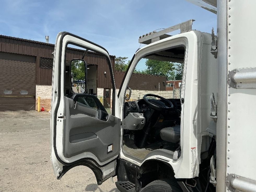 Refrigerated Truck-Light and Medium Duty Trucks-Hino-2020-195-Essex-MD-113,025\n\t\tmiles-$ 49,750 - Image 16