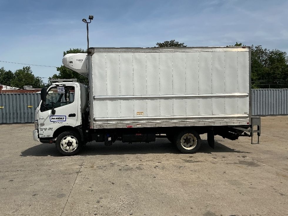 Refrigerated Truck-Light and Medium Duty Trucks-Hino-2020-195-Essex-MD-113,025\n\t\tmiles-$ 49,750 - Image 4