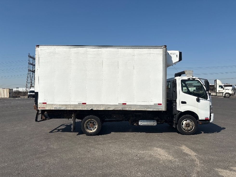 Refrigerated Truck-Light and Medium Duty Trucks-Hino-2020-195-Etobicoke-ON-219,760\n\t\tkm-$ 41,500 - Image 15