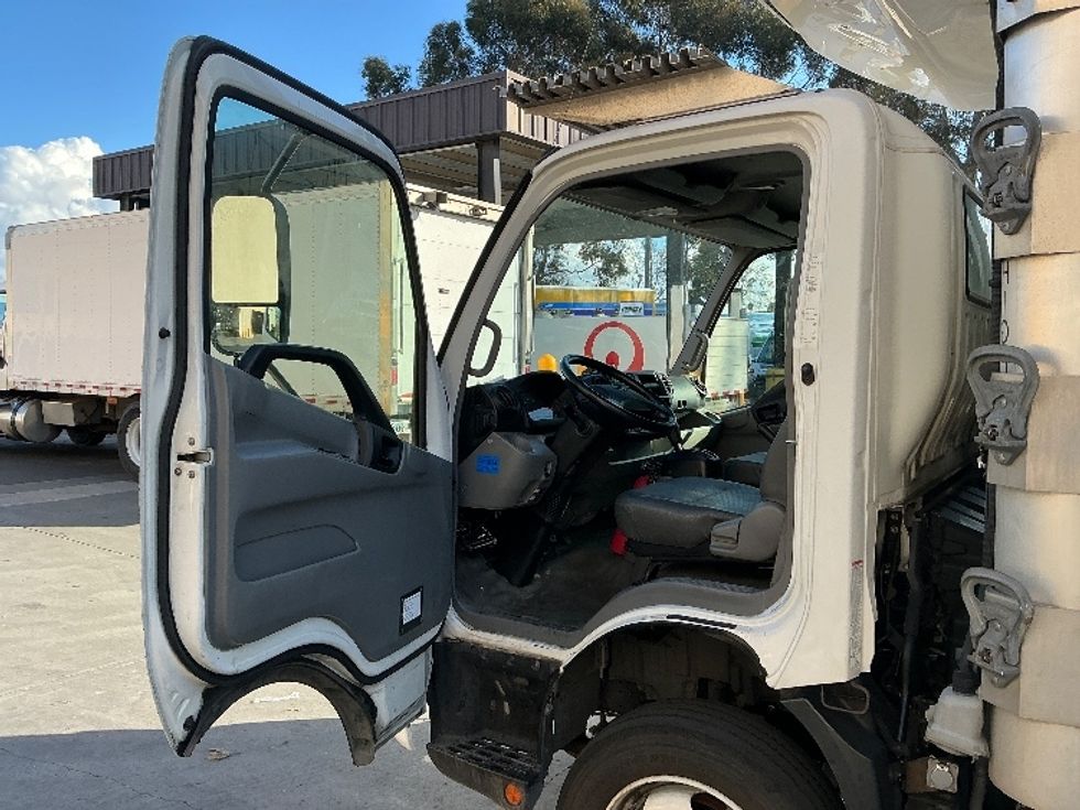 Refrigerated Truck-Light and Medium Duty Trucks-Hino-2020-195-Fontana-CA-121,982\n\t\tmiles-$ 54,000 - Image 16