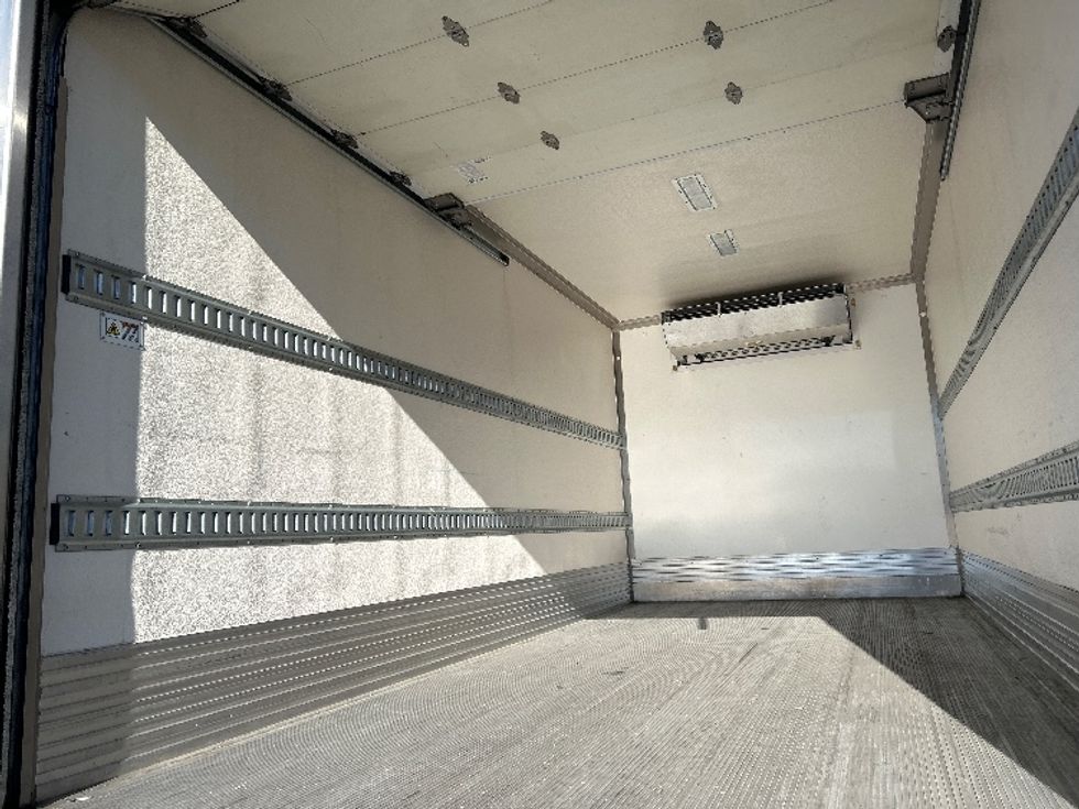 Refrigerated Truck-Light and Medium Duty Trucks-Hino-2020-195-Fontana-CA-56,300\n\t\tmiles-$ 61,750 - Image 11