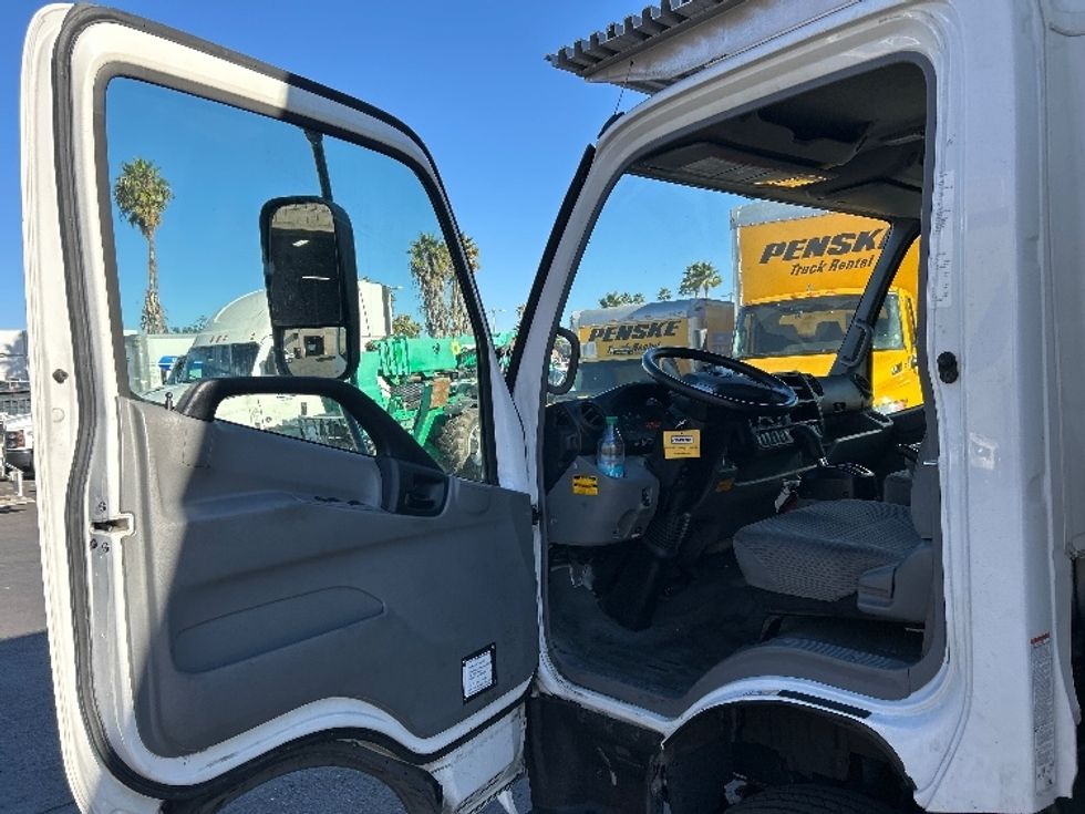 Refrigerated Truck-Light and Medium Duty Trucks-Hino-2020-195-Fontana-CA-56,300\n\t\tmiles-$ 61,750 - Image 16