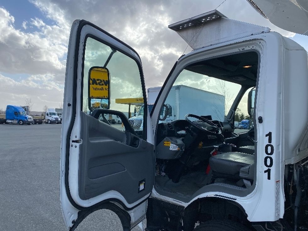 Refrigerated Truck-Light and Medium Duty Trucks-Hino-2020-195-Greensboro-NC-116,603\n\t\tmiles-$ 57,000 - Image 16