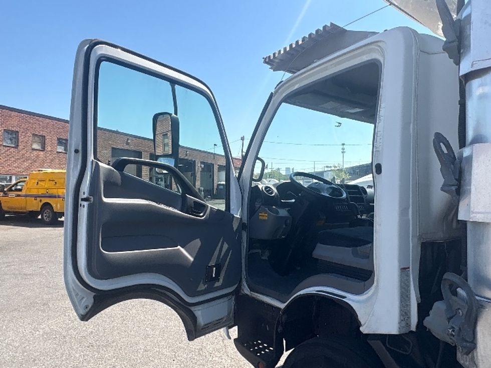 Refrigerated Truck-Light and Medium Duty Trucks-Hino-2020-195-Kearny-NJ-134,980\n\t\tmiles-$ 49,500 - Image 16