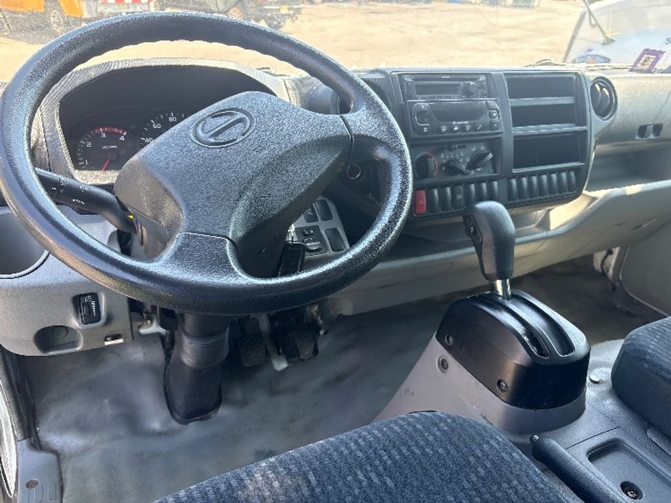 Refrigerated Truck-Light and Medium Duty Trucks-Hino-2020-195-Kearny-NJ-134,980\n\t\tmiles-$ 49,500 - Image 17